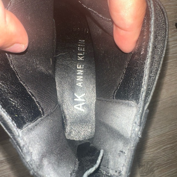 Ann Klein Solid Black Block Heel Closed Toe Suede Boots Zip Up Size 9 - Picture 4 of 16